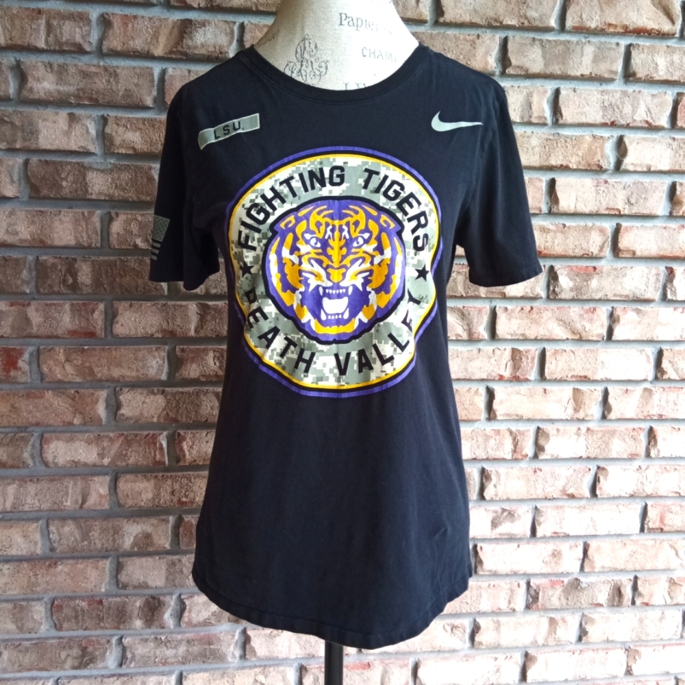 Nike LSU Tigers Collegiate Game Day Short Sleeve Graphic Cotton T-shirt.